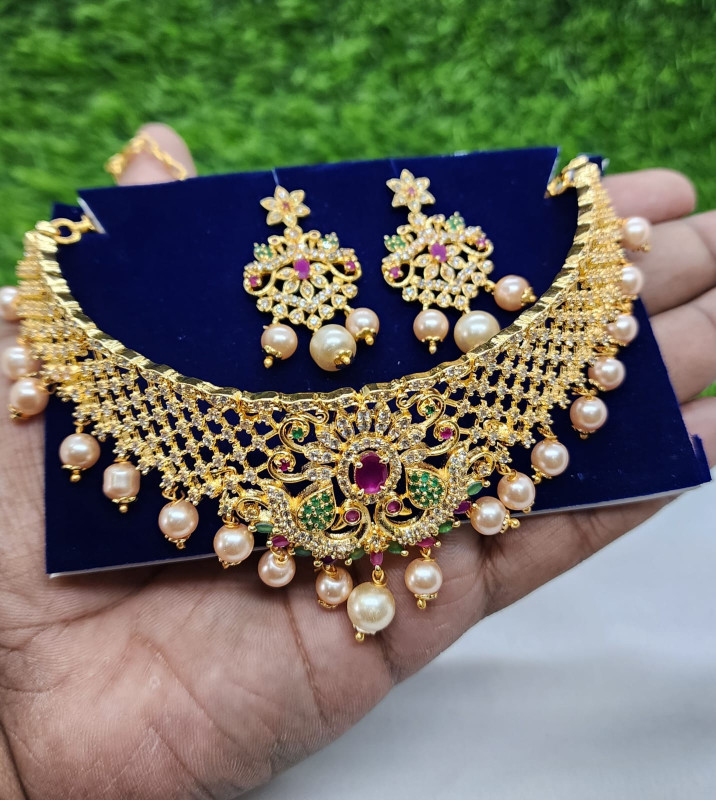 PREMIUM QUALITY GOLD FINISH CZ CHOKER 241008003